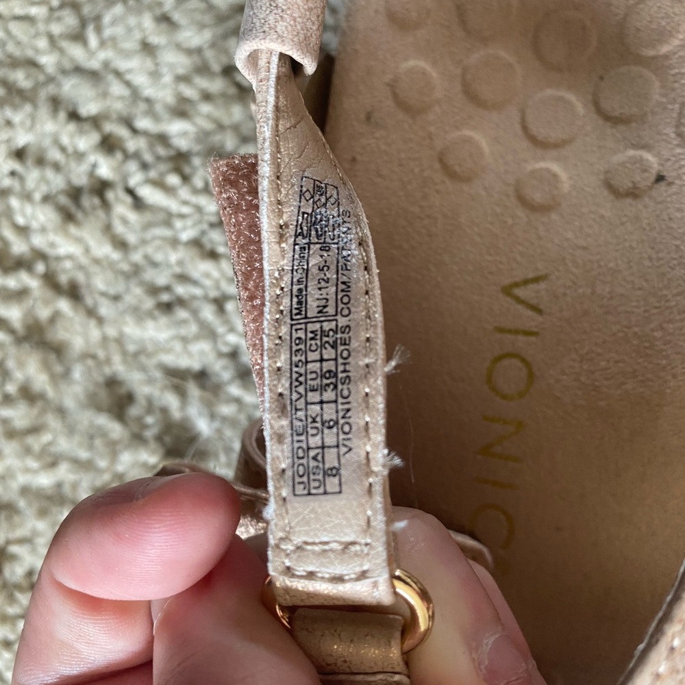 Vionic Sandals Size 8 - image 1